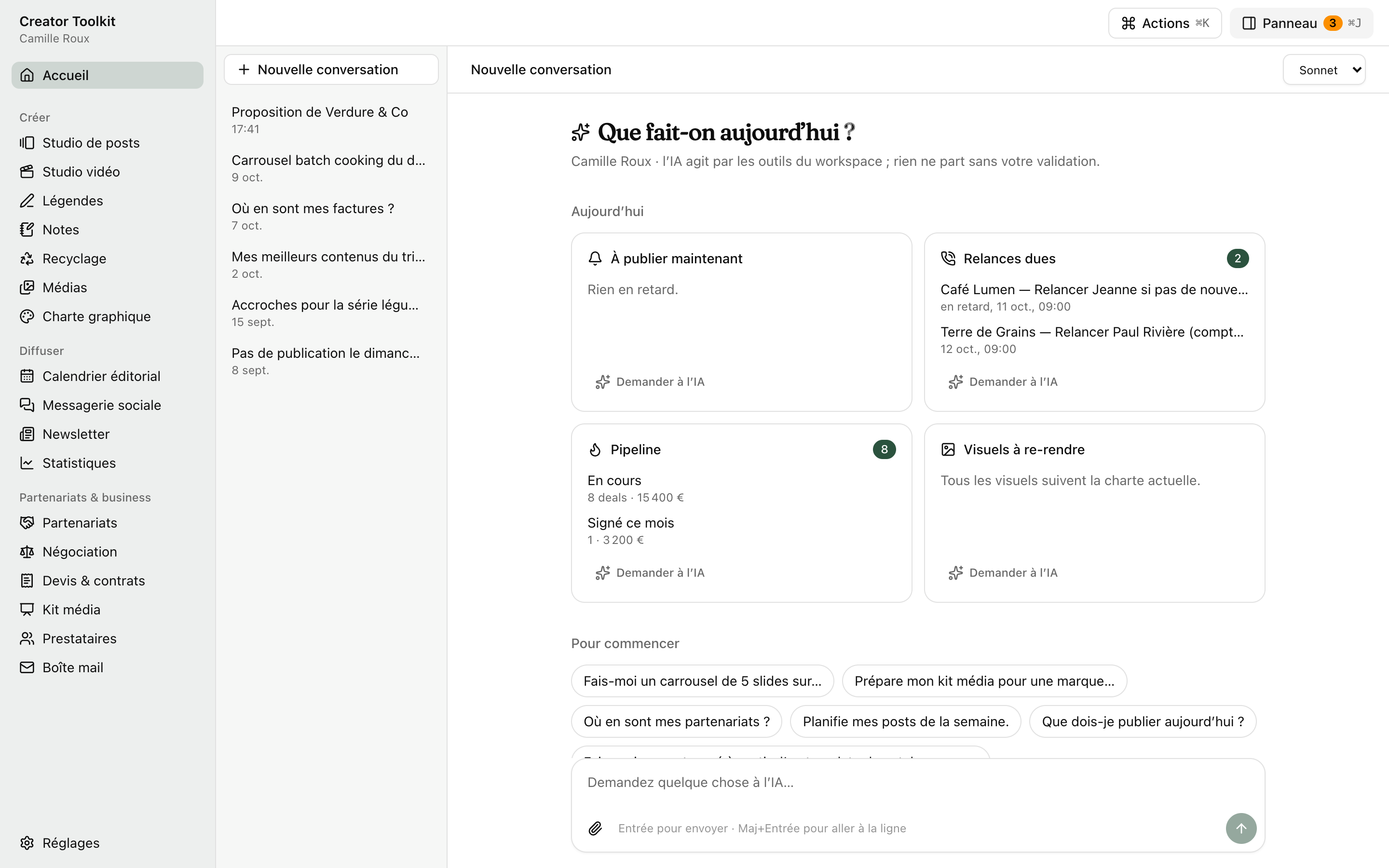 L'accueil de l'app : le chat et les cartes Aujourd'hui (à publier, relances, messages en attente).