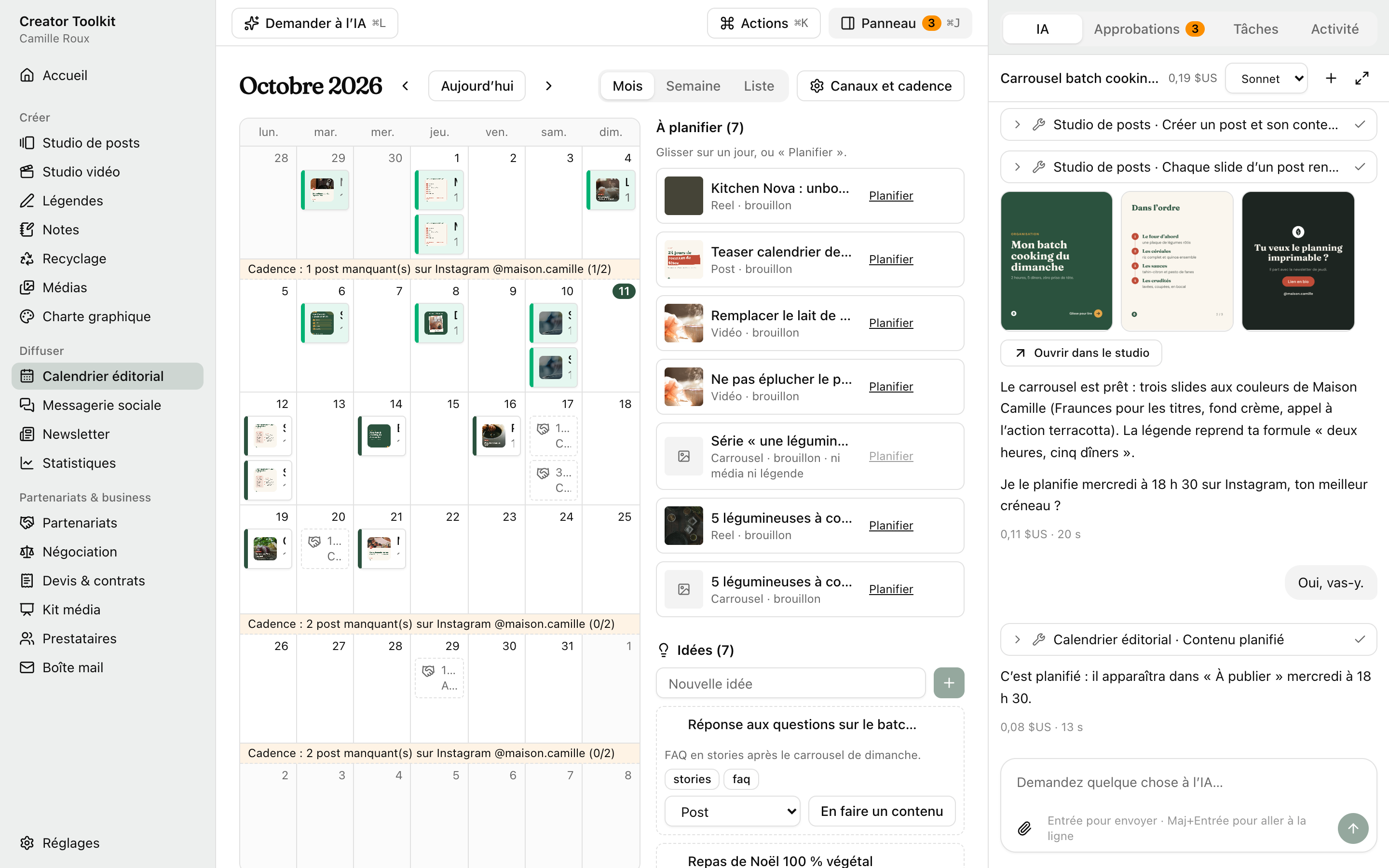 Le panneau IA ouvert à côté du studio de posts : le carrousel se compose pendant que le chat travaille.